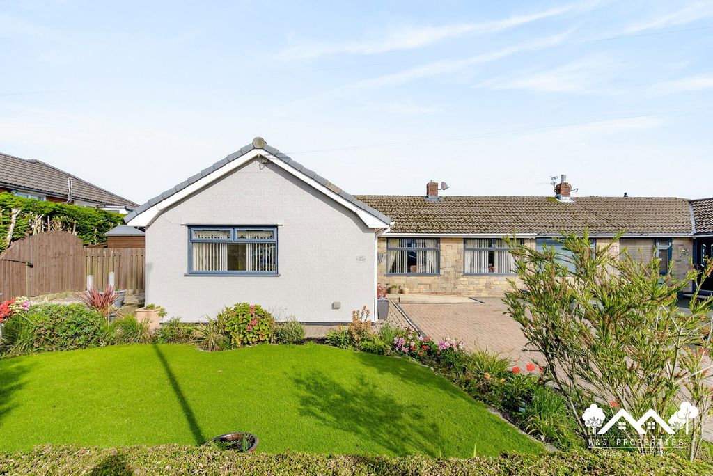 Property photo 2 of 32