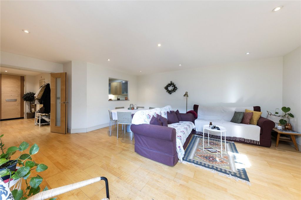 Property photo 3 of 18 Picture No. 06