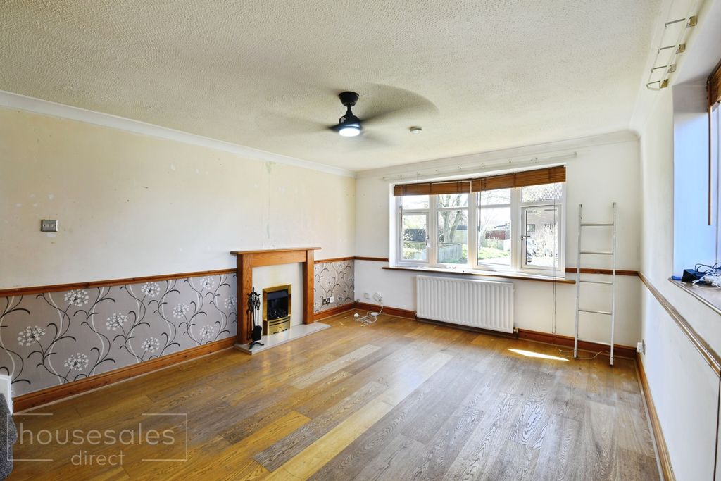 Property photo 3 of 12