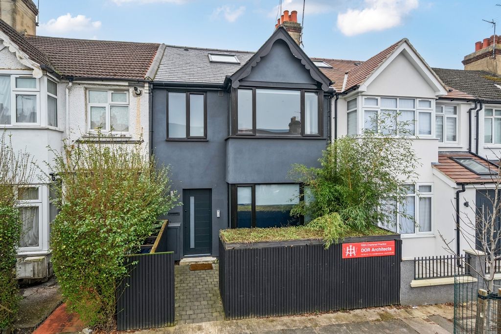 Property photo 3 of 17