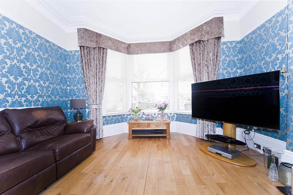 Property photo 2 of 31