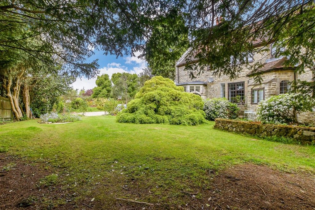 Property photo 3 of 14 Communal Gardens