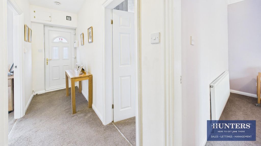 Property photo 3 of 14 Hallway