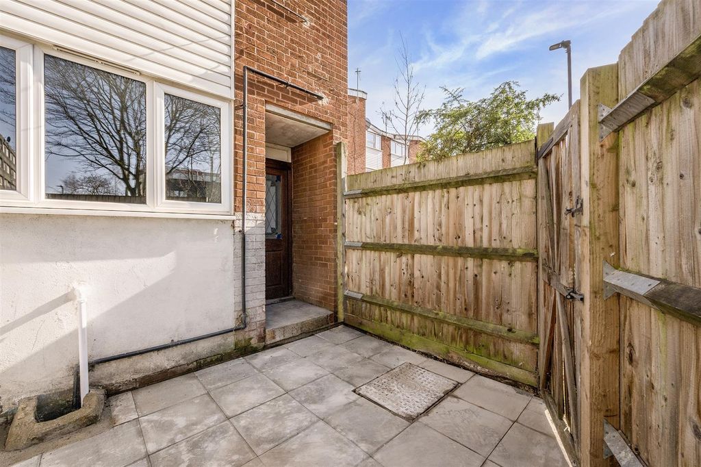 Property photo 2 of 11 57 Stuart Road (10).Jpg