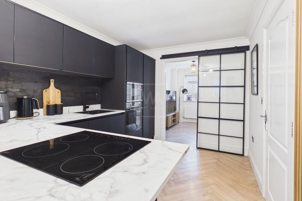 Property photo 3 of 22 Kitchen