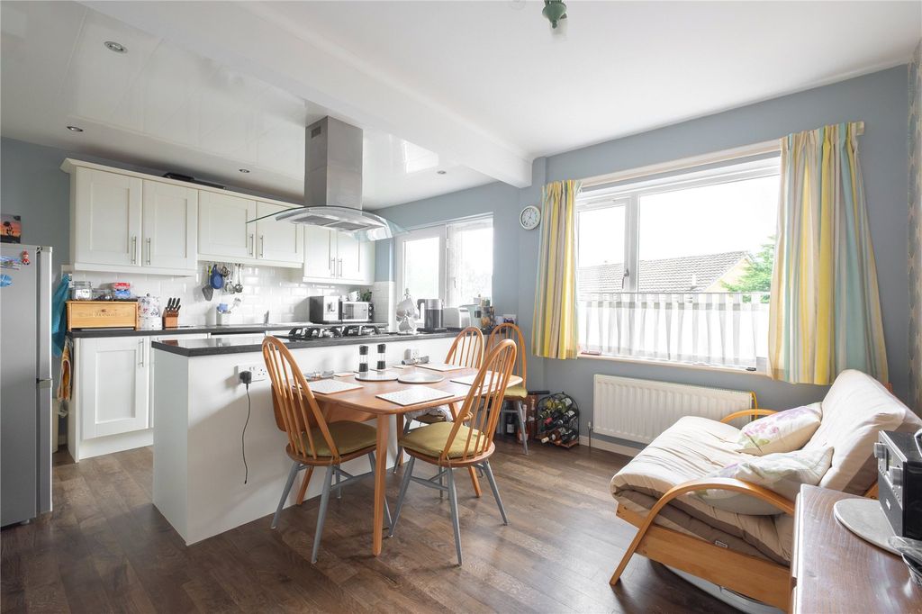 Property photo 3 of 19 Dining Kitchen
