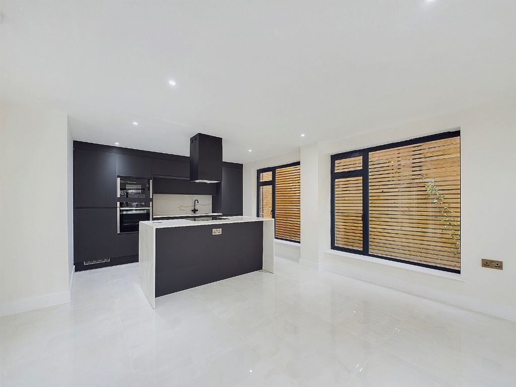 Property photo 3 of 9 3979394