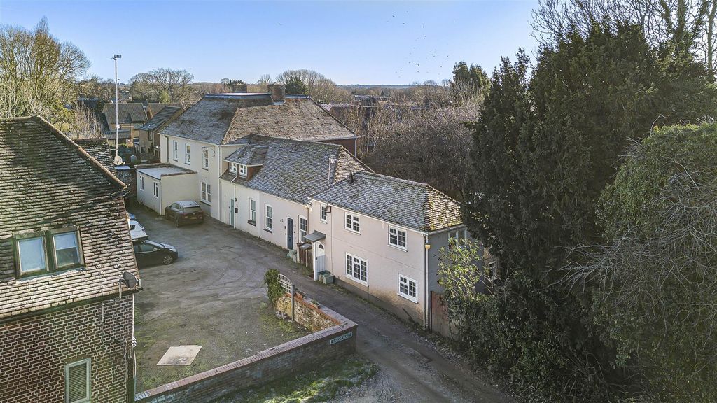 Property photo 2 of 29