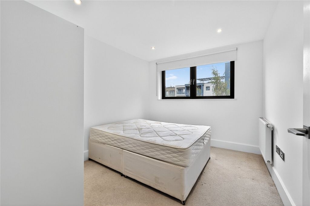 Property photo 3 of 20 Bedroom