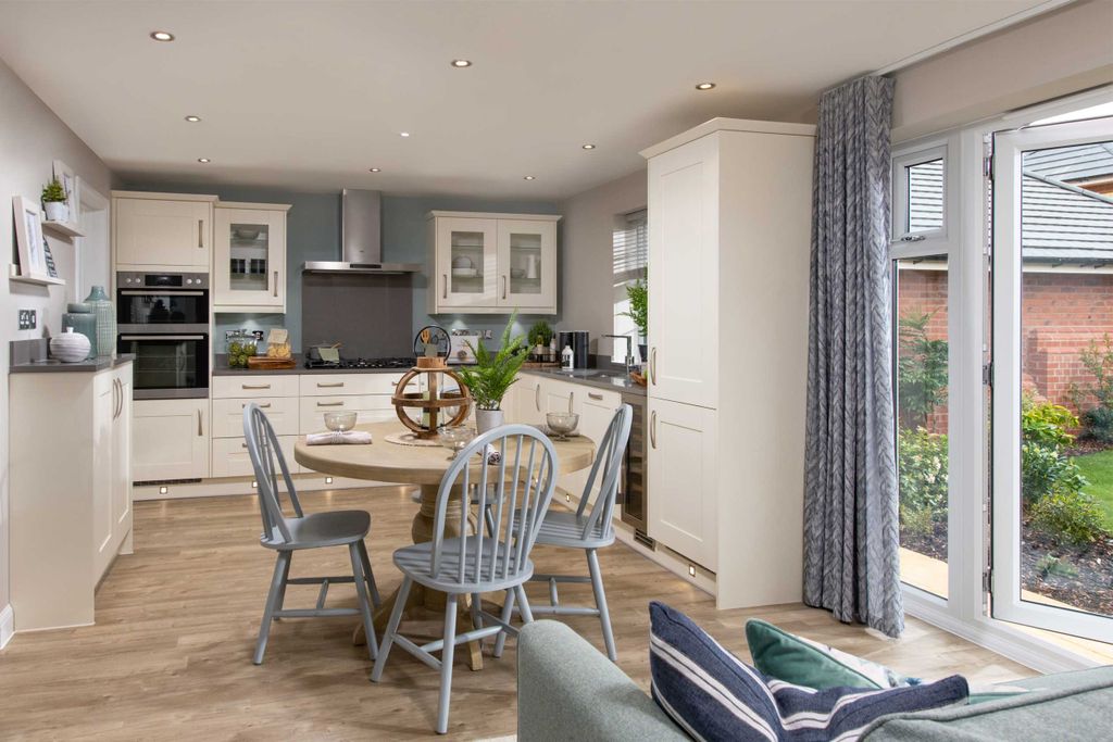 Property photo 2 of 8 Buckingham Kitchen