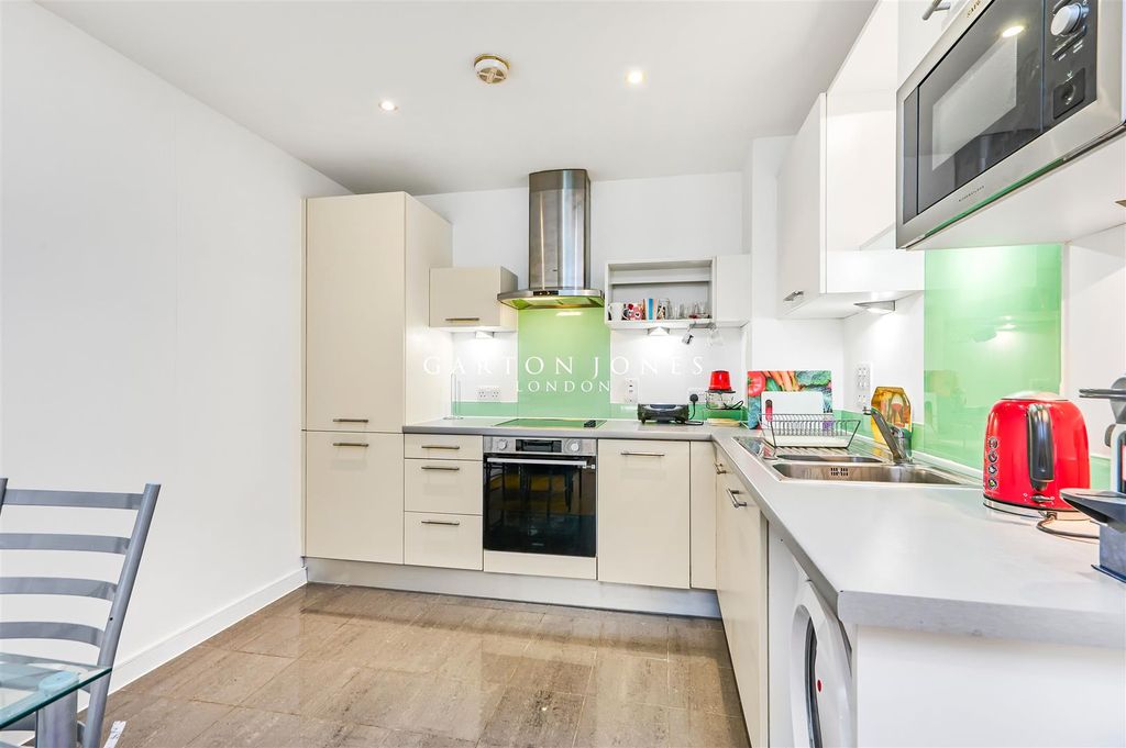 Property photo 3 of 17 Kitchen
