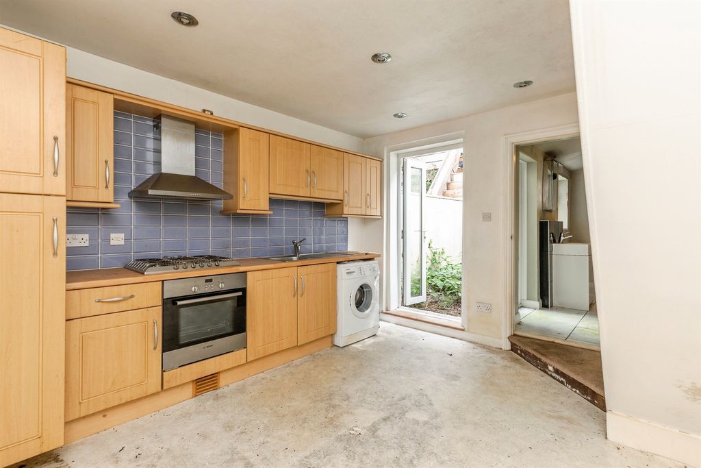 Property photo 2 of 18