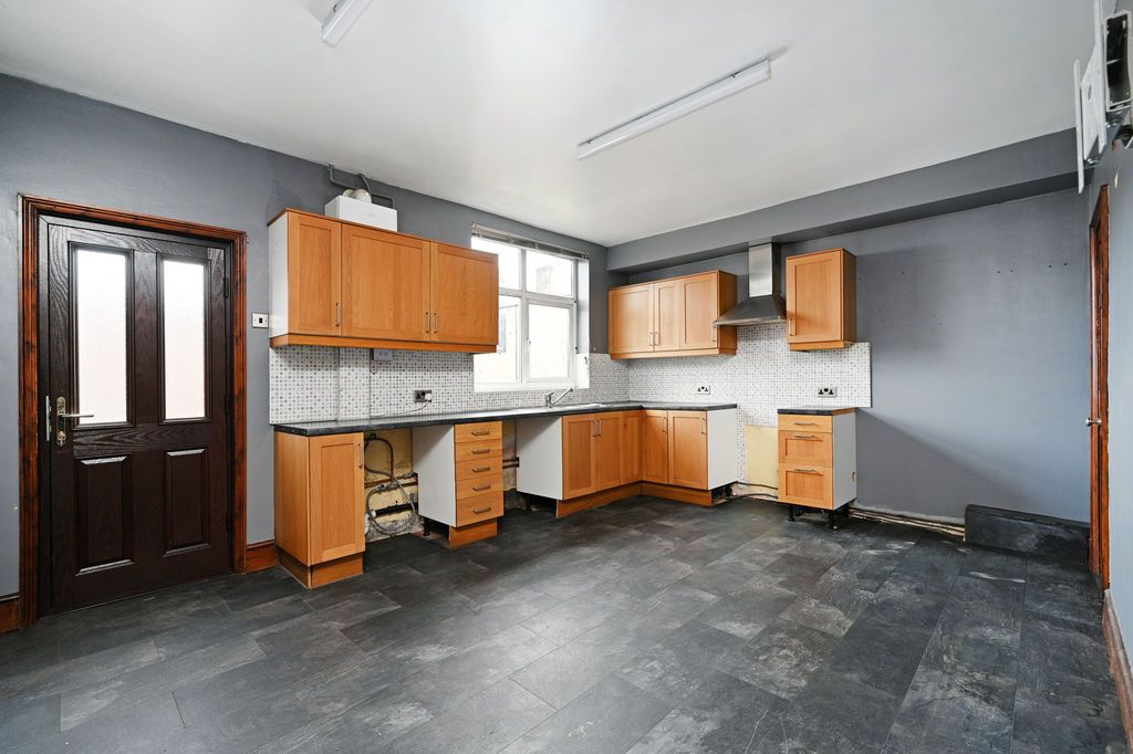 Property photo 2 of 18 Dining Kitchen