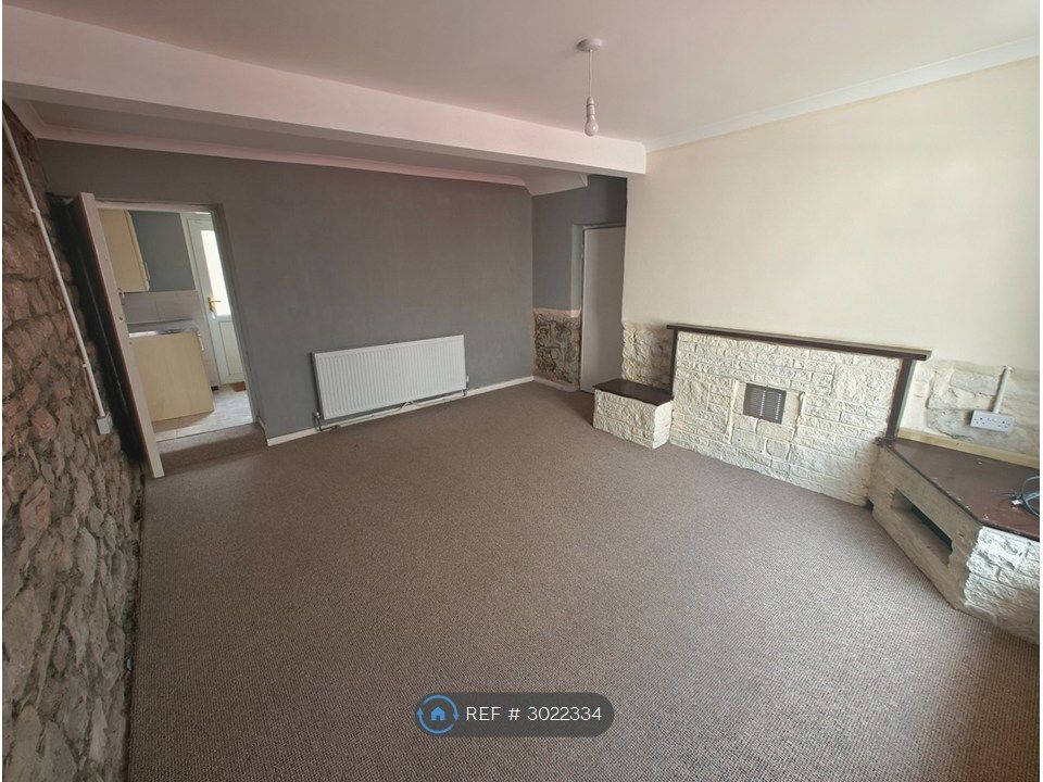 Property photo 2 of 14 Living Room (1)