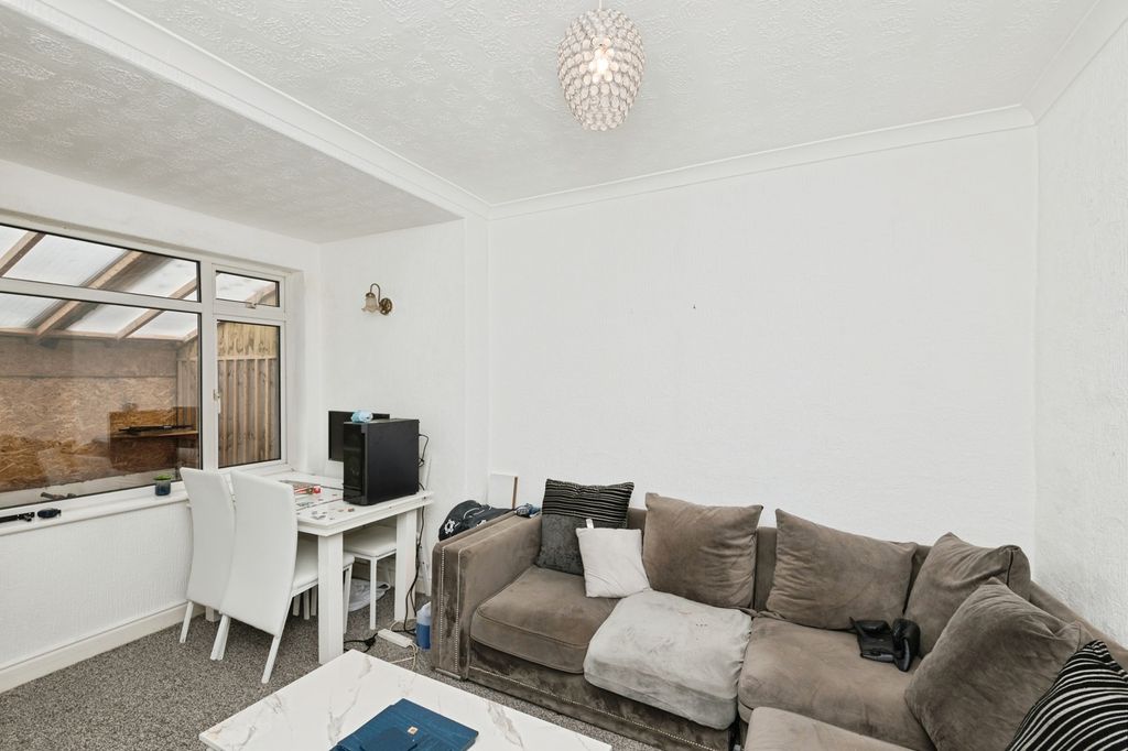 Property photo 3 of 26 Pbox-Img.Jpg