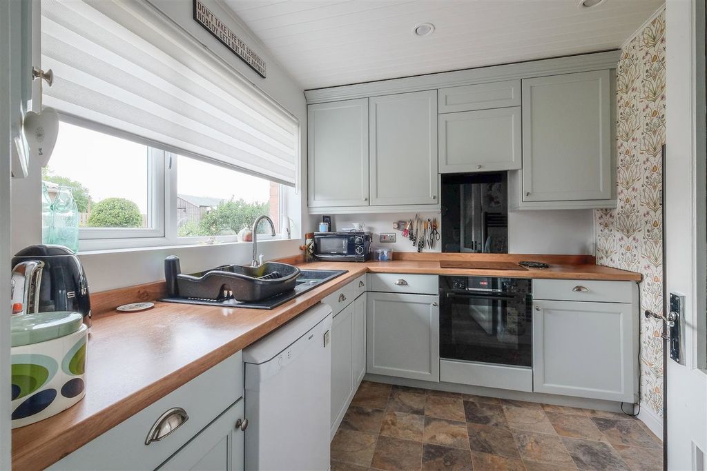 Property photo 3 of 24