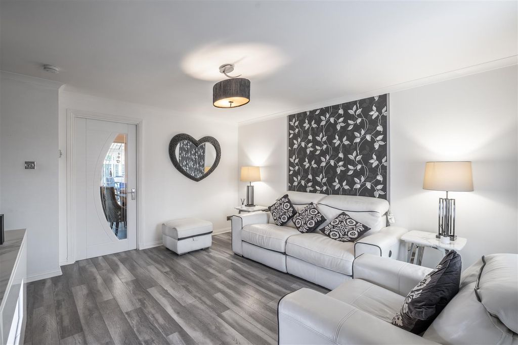 Property photo 2 of 22 Lounge-1.Jpg