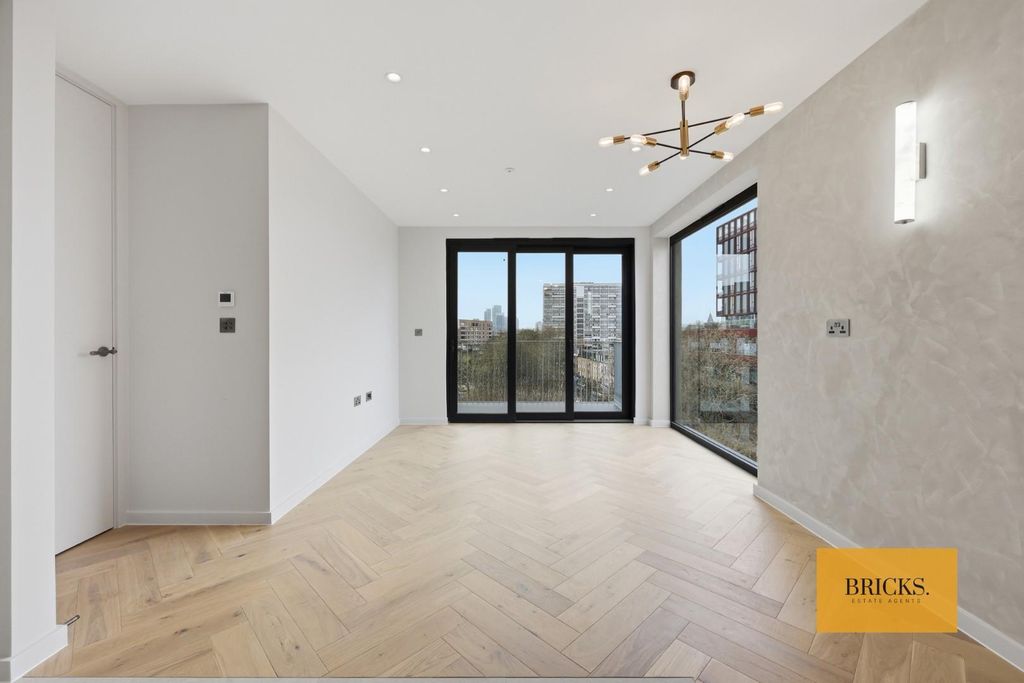 Property photo 2 of 28