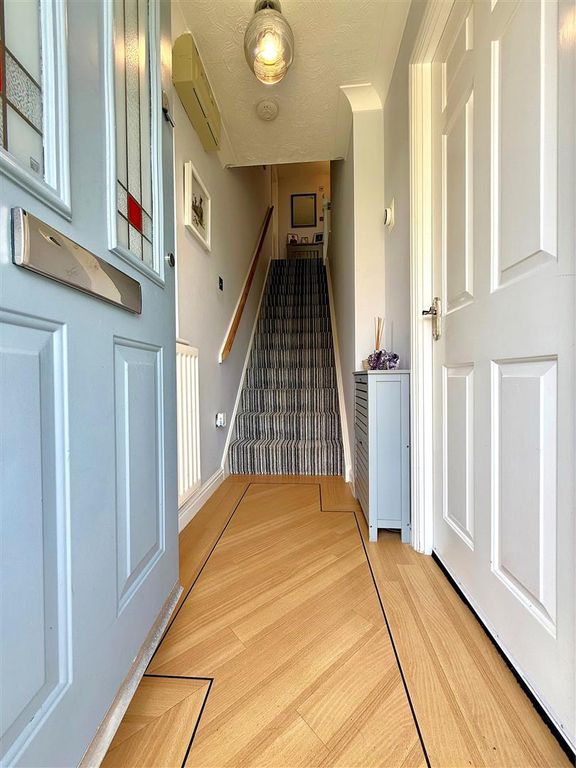 Property photo 3 of 16 Hallway.Jpg
