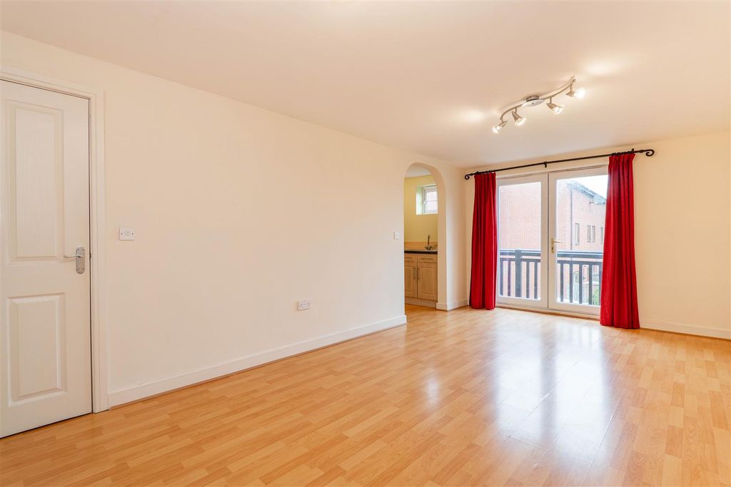 Property photo 2 of 14 Lounge