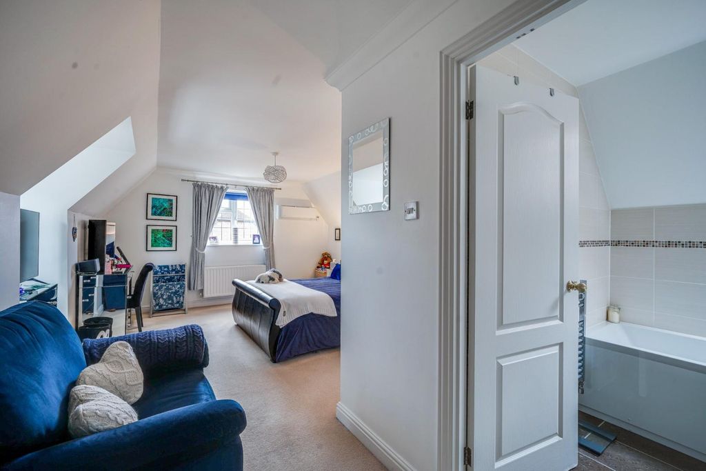 Property photo 3 of 26