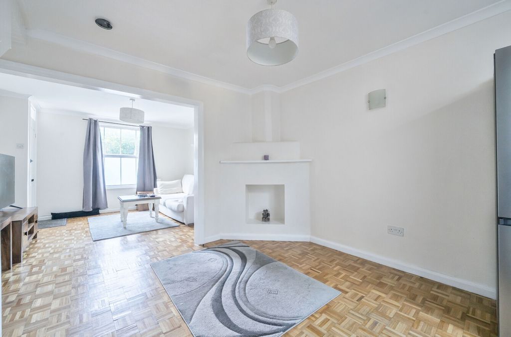 Property photo 3 of 11 1310715-9-6862Ab7...