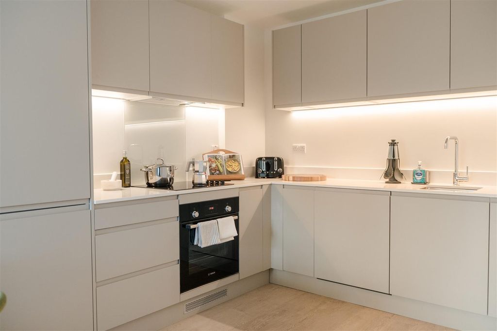 Property photo 3 of 13 Kitchen1.Jpg