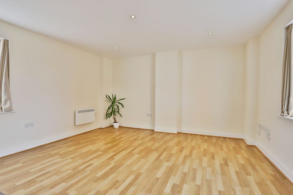 Property photo 3 of 17 Pbox-Img.Jpg