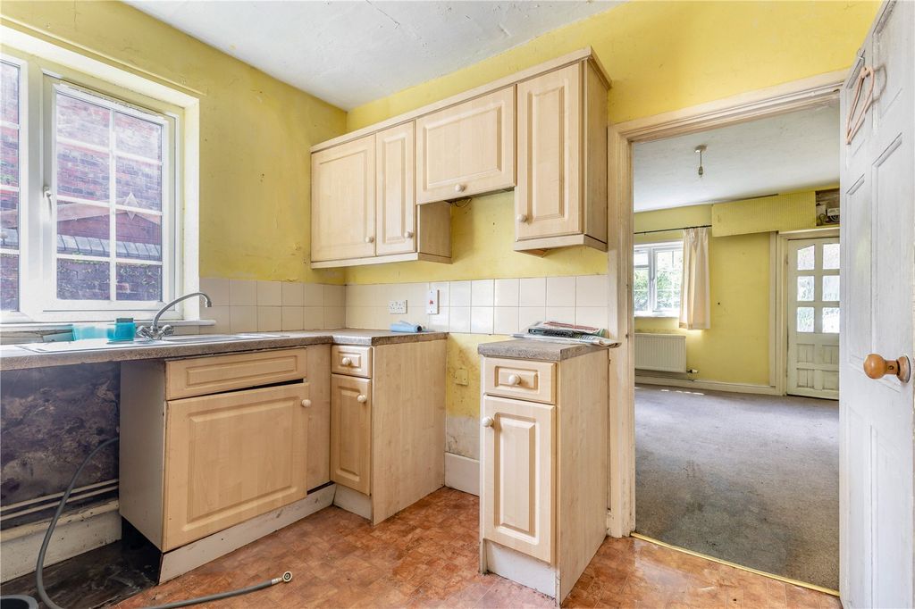 Property photo 3 of 14 Kitchen