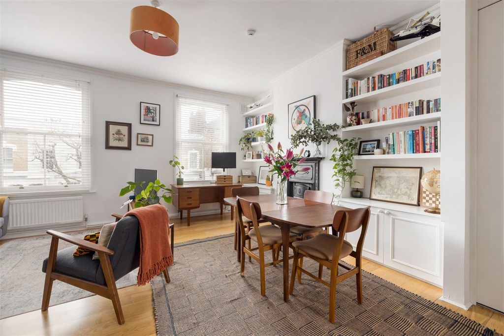 Property photo 1 of 26 Benthal Road, N16