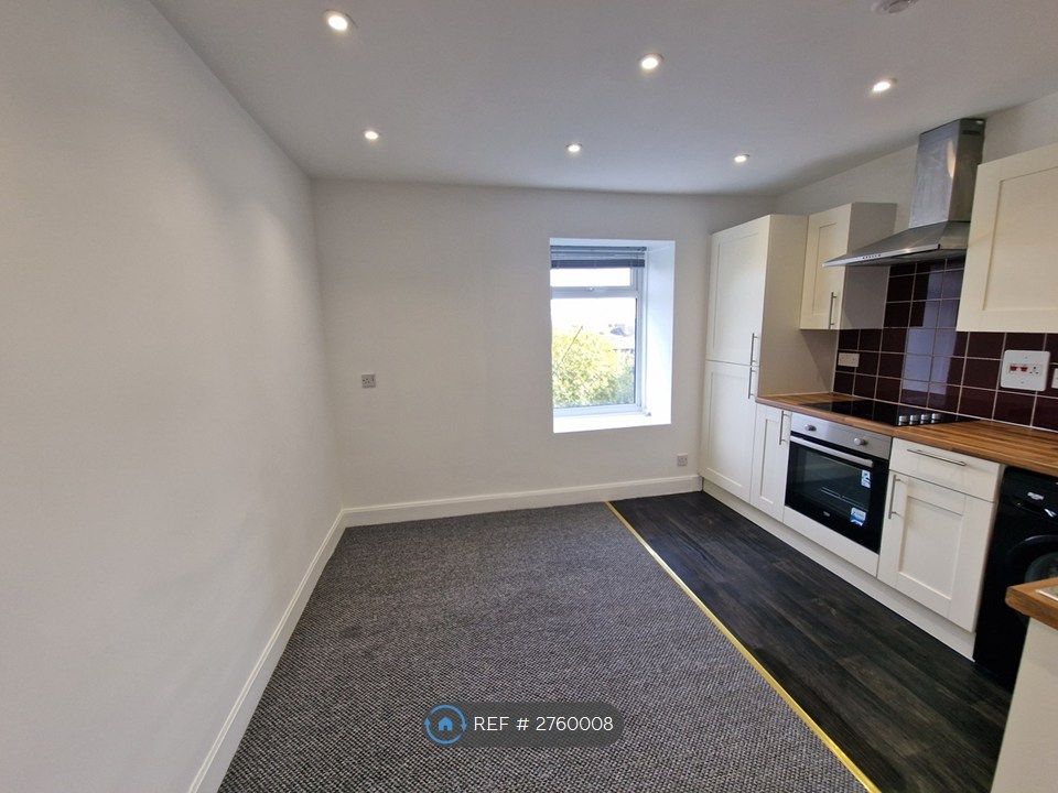 Property photo 1 of 10 Living/Kitchen