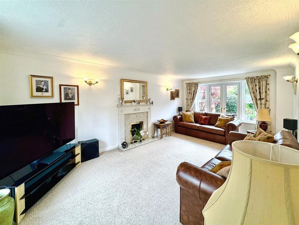 Property photo 2 of 27 Sitting Room