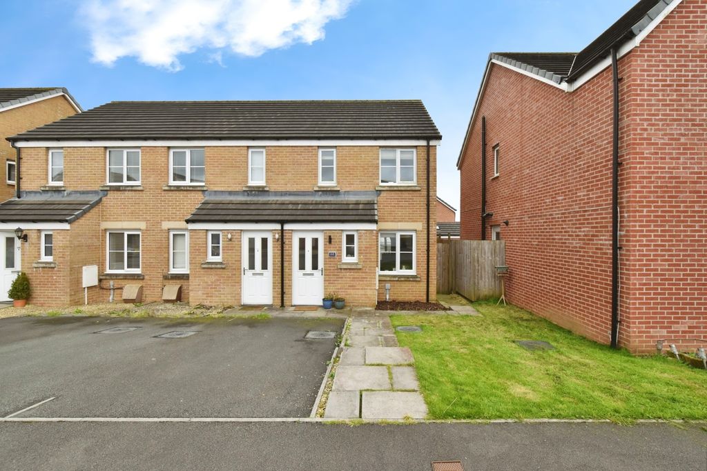 Property photo 2 of 17 Photo