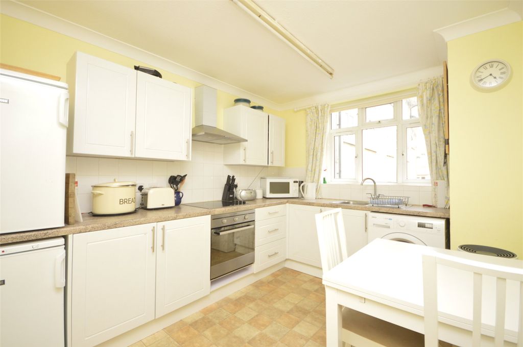 Property photo 2 of 9 Kitchen