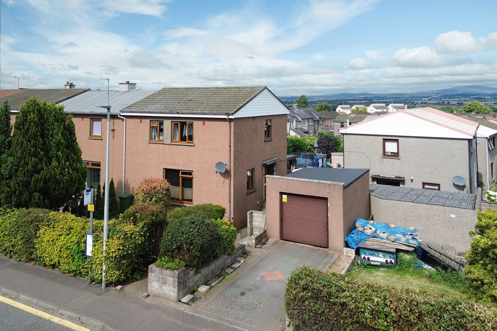 Property photo 2 of 31