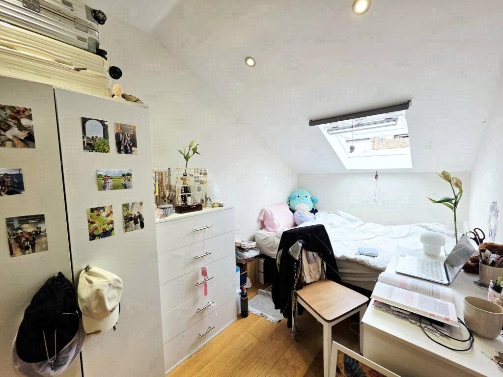 Property photo 2 of 10 Bedroom