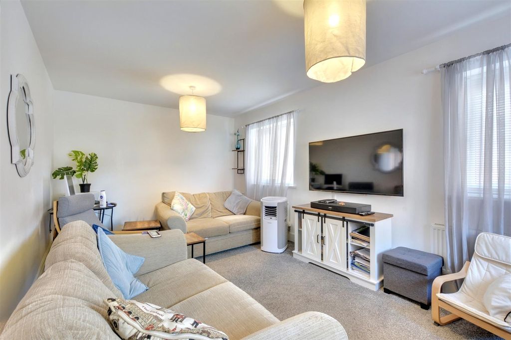 Property photo 2 of 14 Lounge_1.Jpeg