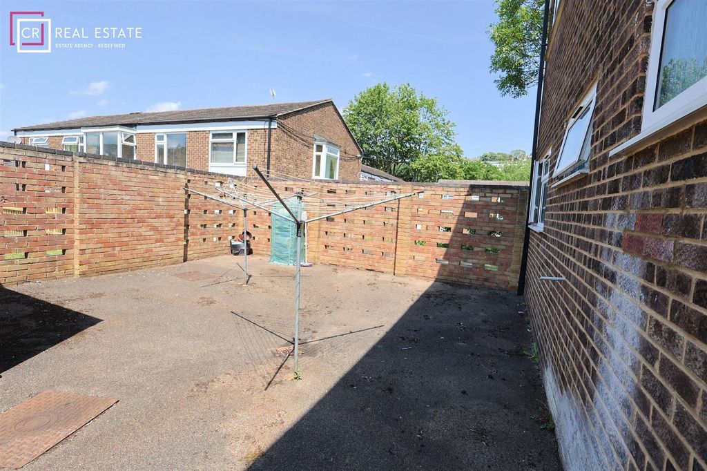 Property photo 3 of 8 Communal Garden