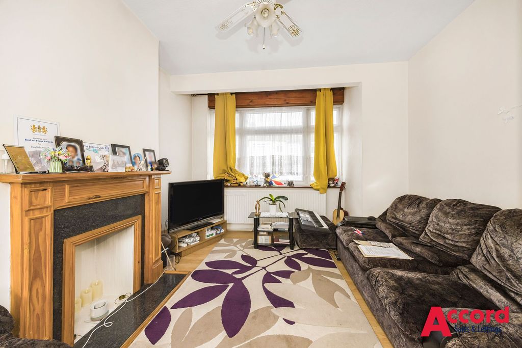 Property photo 3 of 11