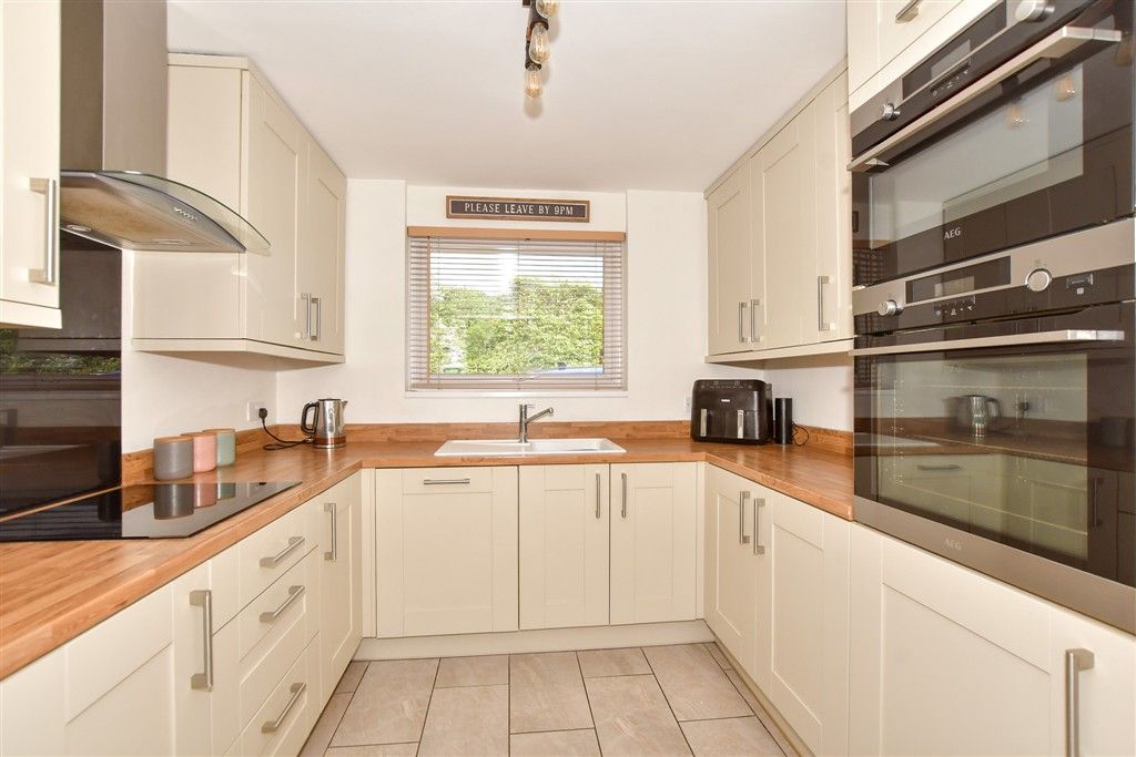Property photo 3 of 14 Kitchen
