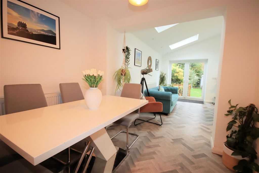 Property photo 3 of 27 Dining Area