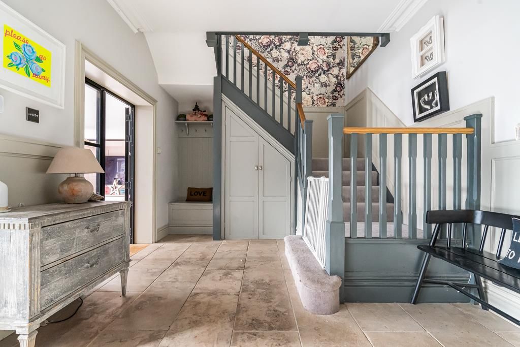 Additional image 6 of 6 bed property for saleHollydell, Hertford SG13