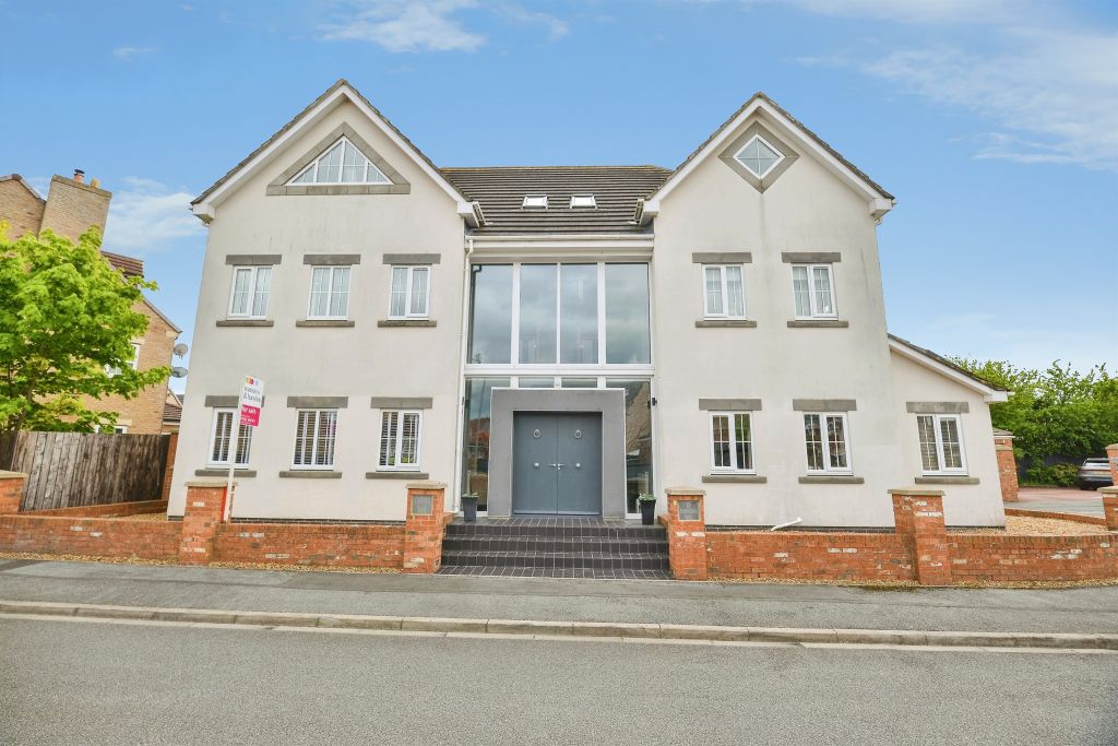 Property photo 2 of 28