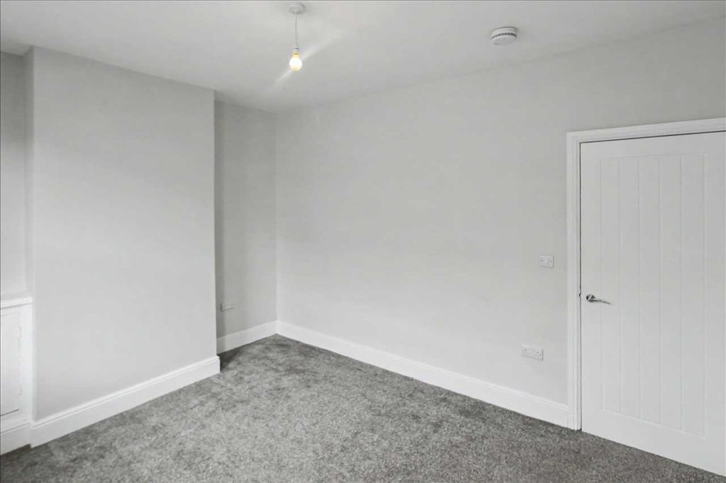 Property photo 2 of 17 Lounge