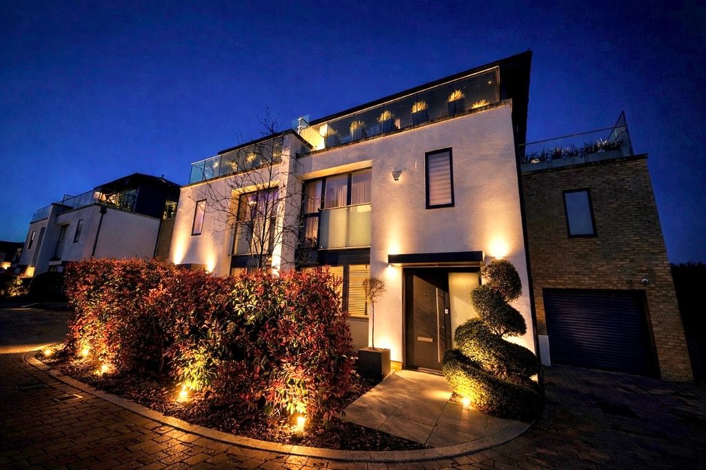 Property photo 1 of 27