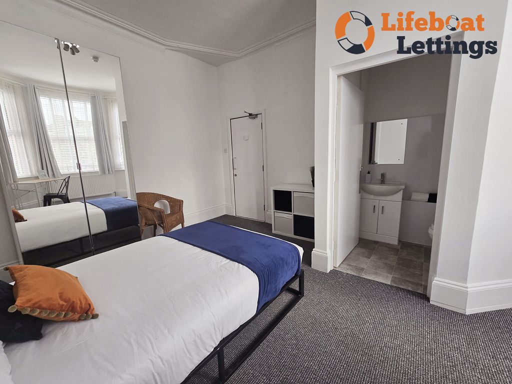 Property photo 3 of 12 Bedroom 3c