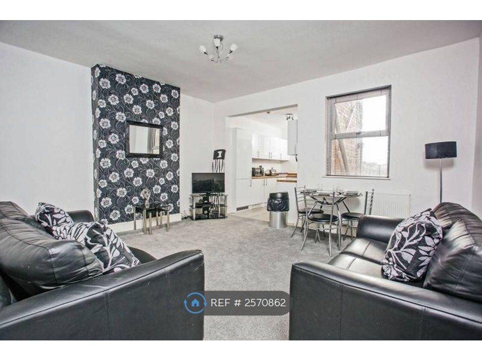 Property photo 3 of 11 Large Fully Furnished Living Room