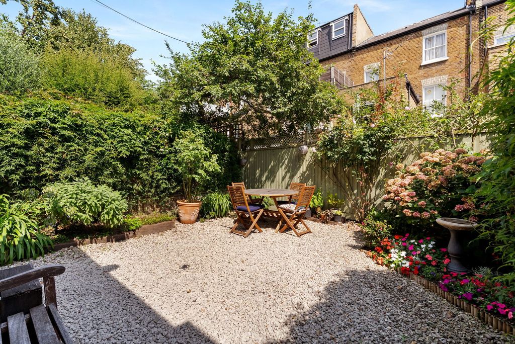 Property photo 2 of 12