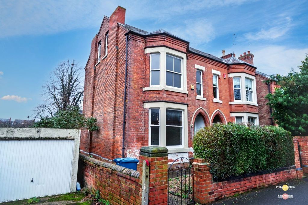 Property photo 2 of 20