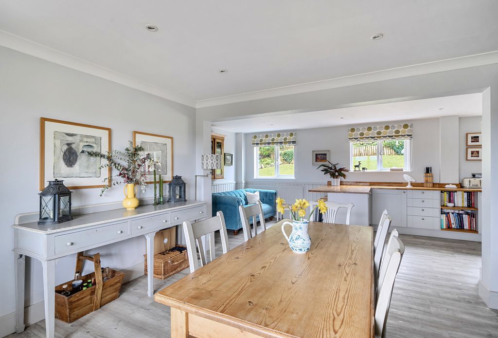 Property photo 2 of 24 1433929-14-69c287...